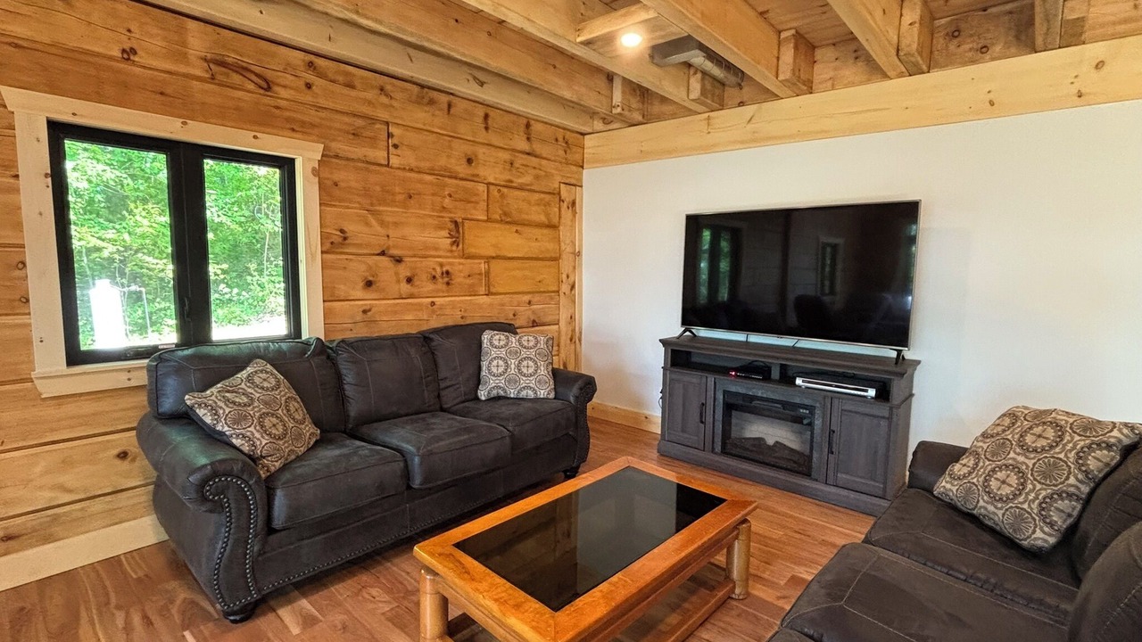 Photo of Livingroom in Central Frontenac