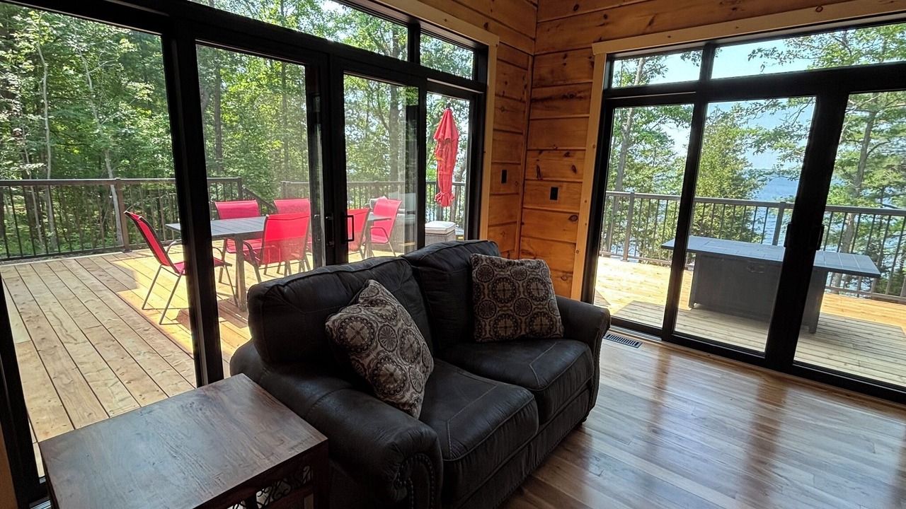 Photo of Livingroom in Central Frontenac