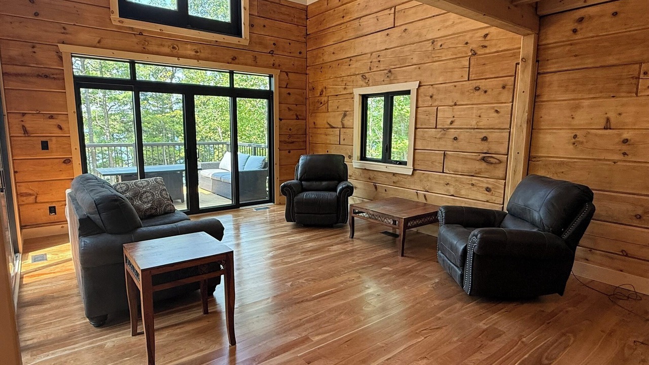 Photo of Livingroom in Central Frontenac