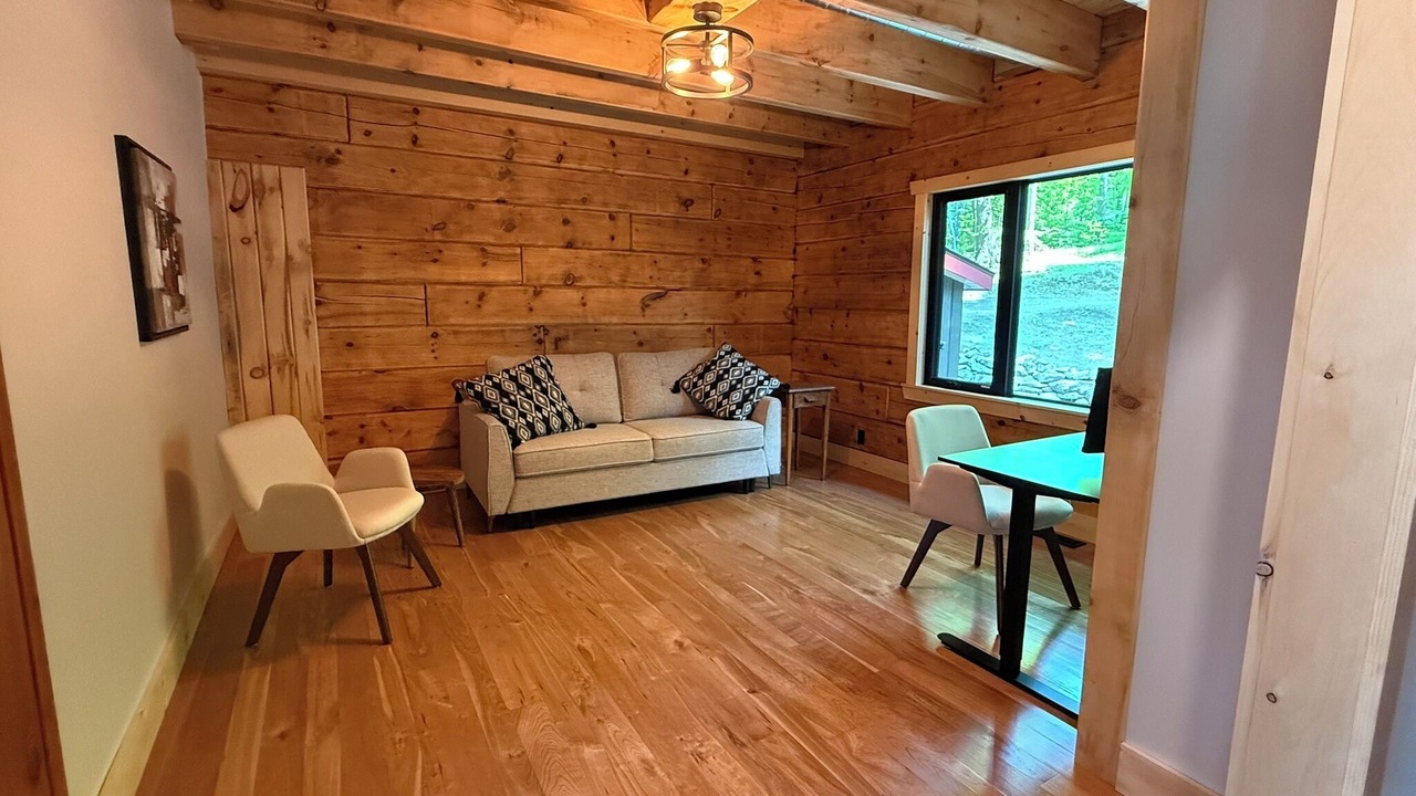 Photo of Livingroom in Central Frontenac