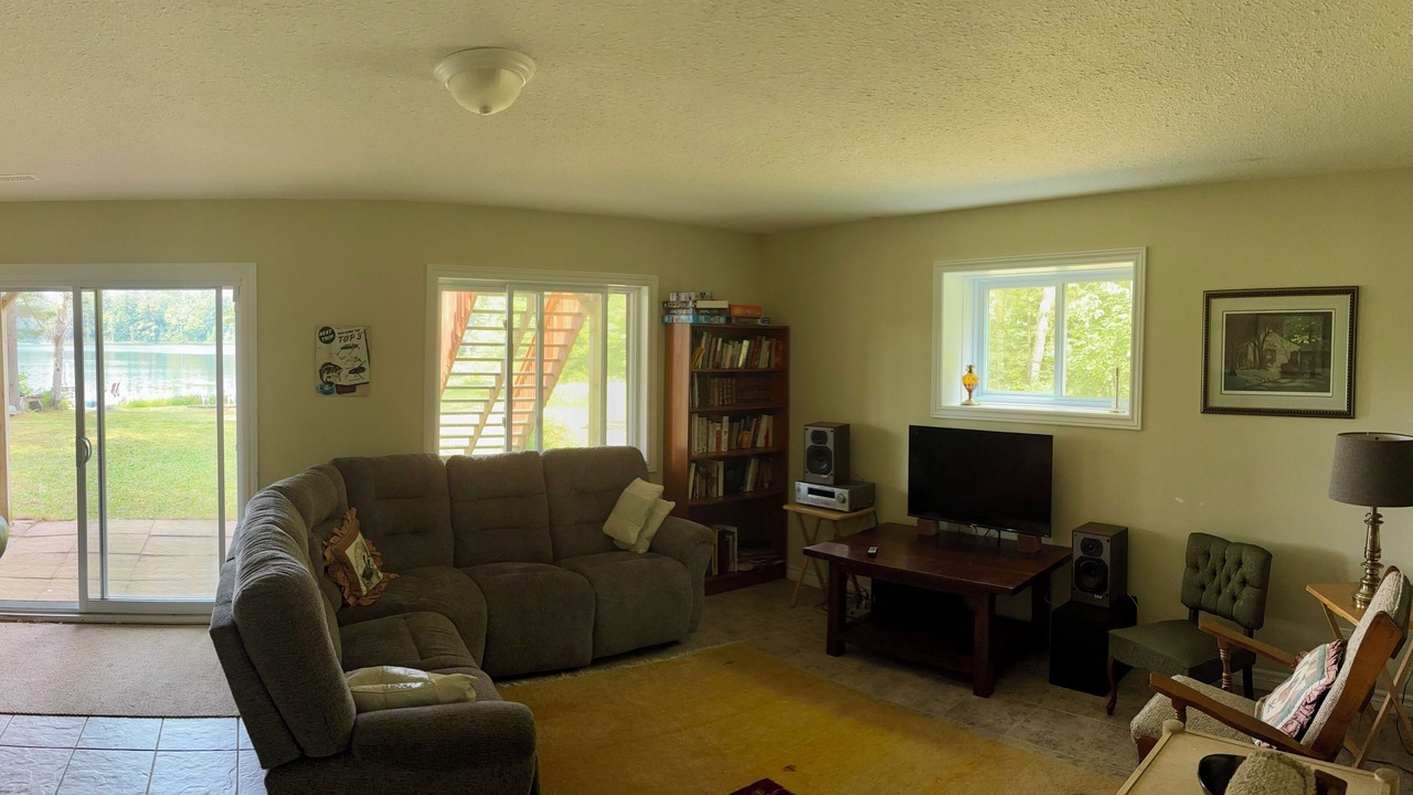 Photo of Livingroom in Lake of Bays