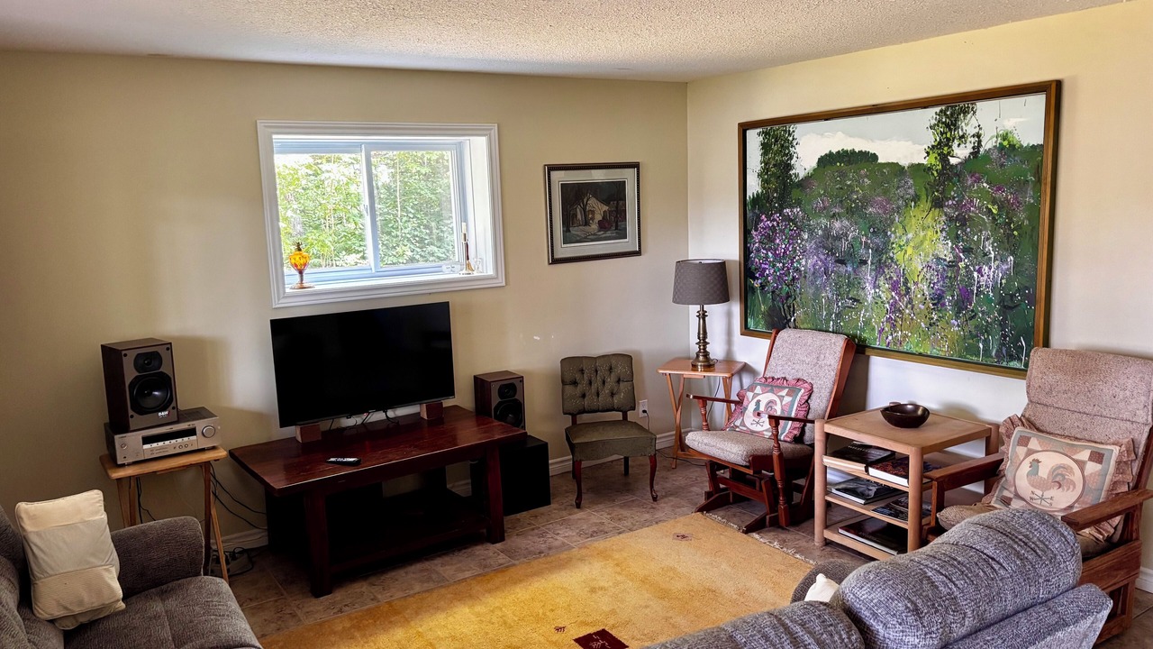 Photo of Livingroom in Lake of Bays