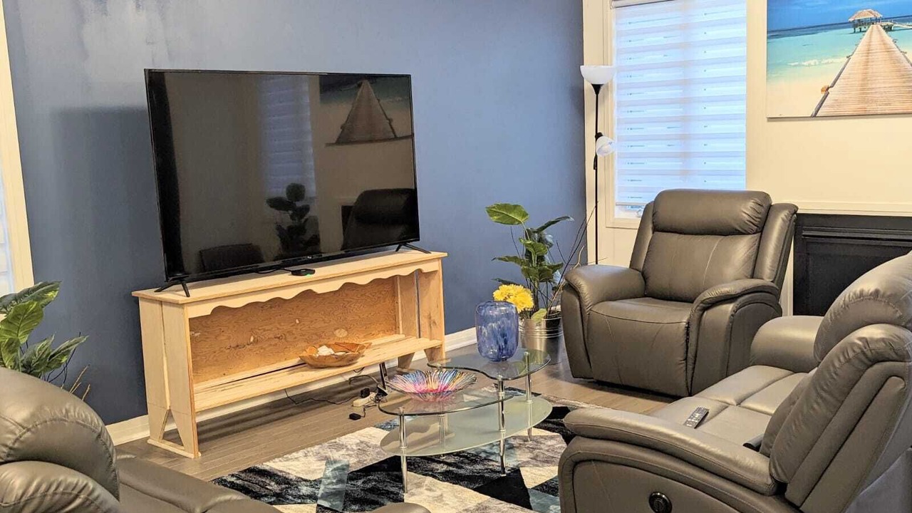 Photo of Livingroom in Bowmanville