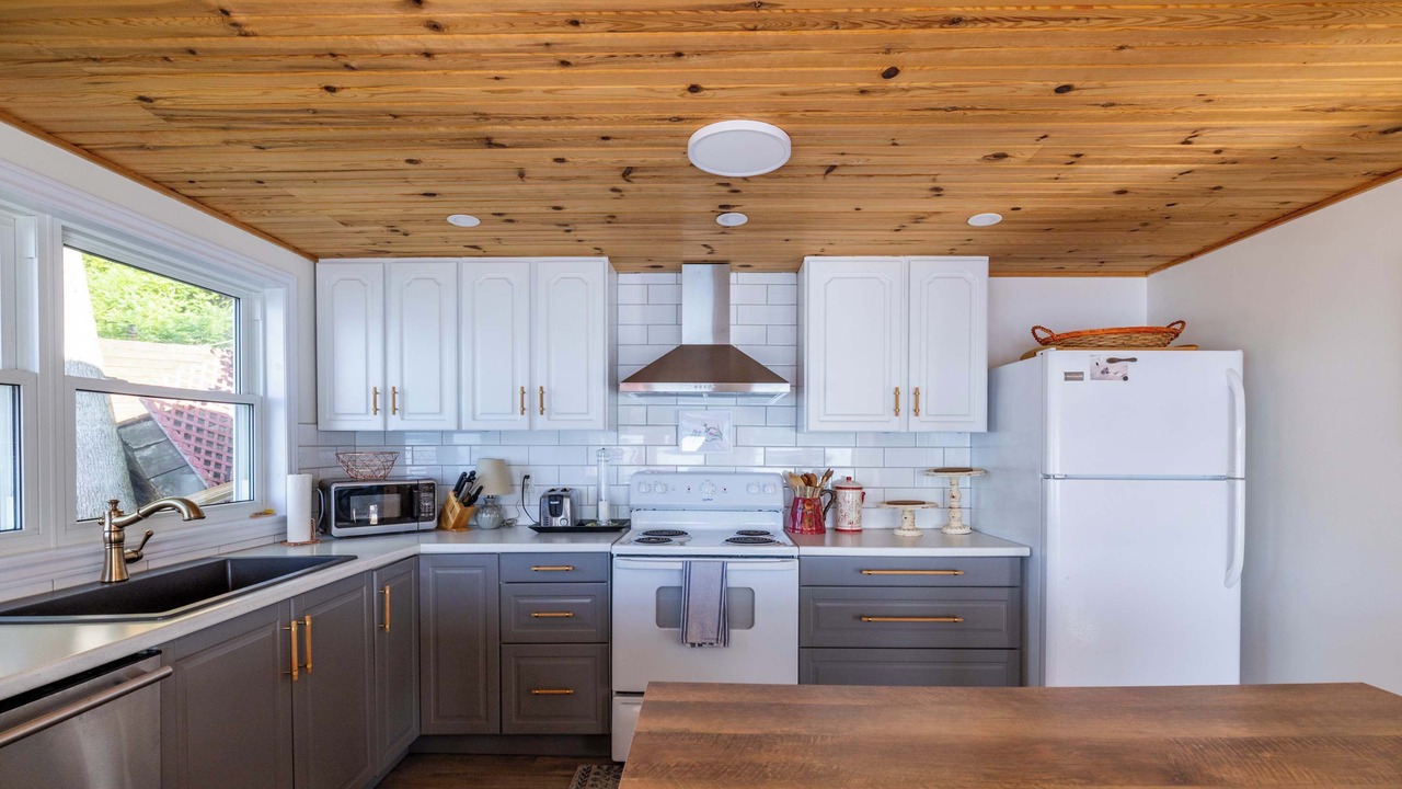 Photo of Kitchen in Central Frontenac