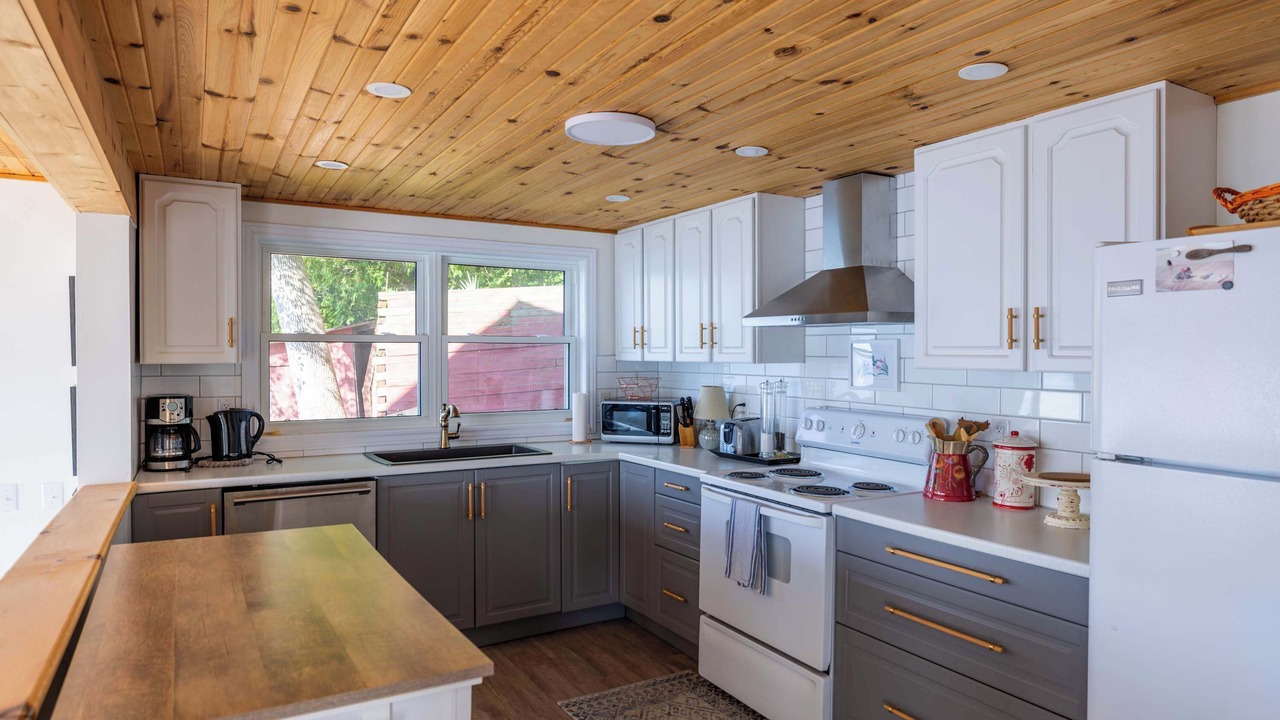 Photo of Kitchen in Central Frontenac