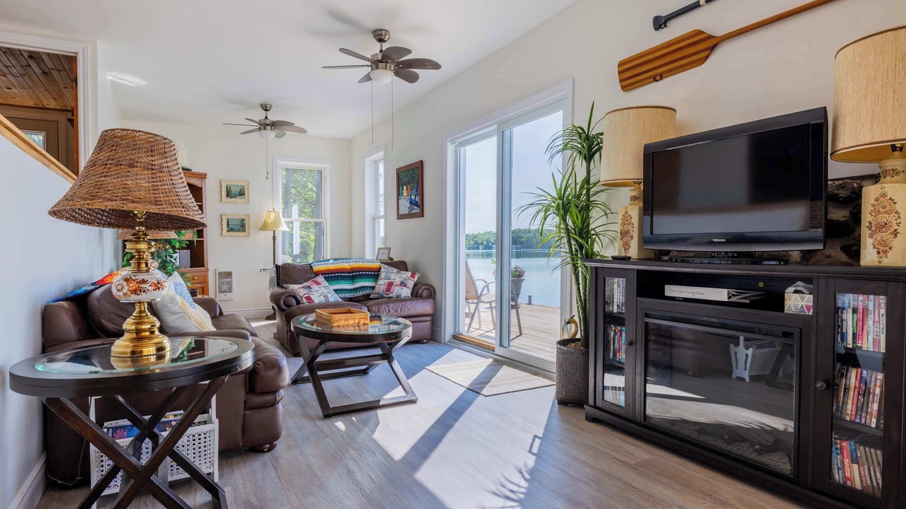 Photo of Livingroom in Central Frontenac