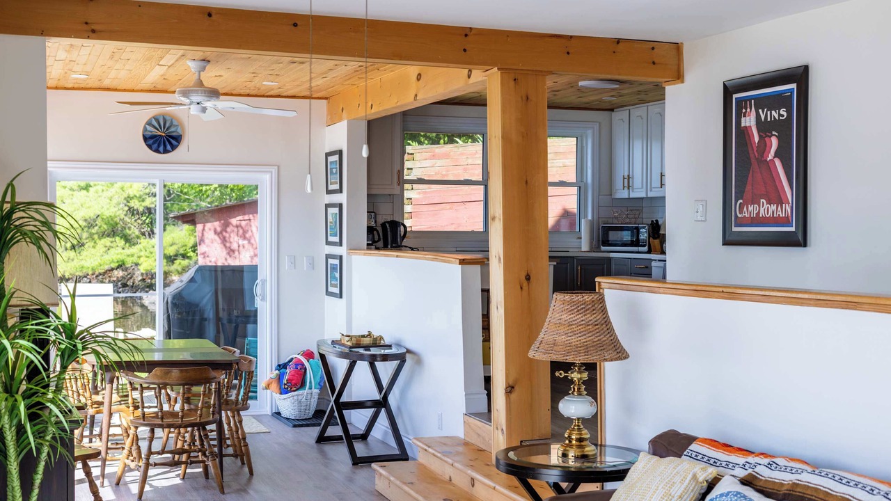 Photo of Livingroom in Central Frontenac