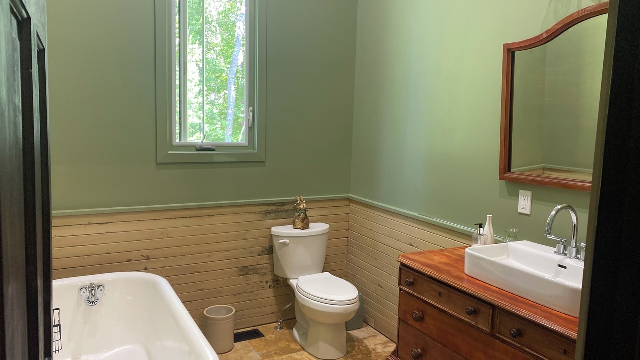 Photo of Bathroom in Unorganized Centre Parry Sound