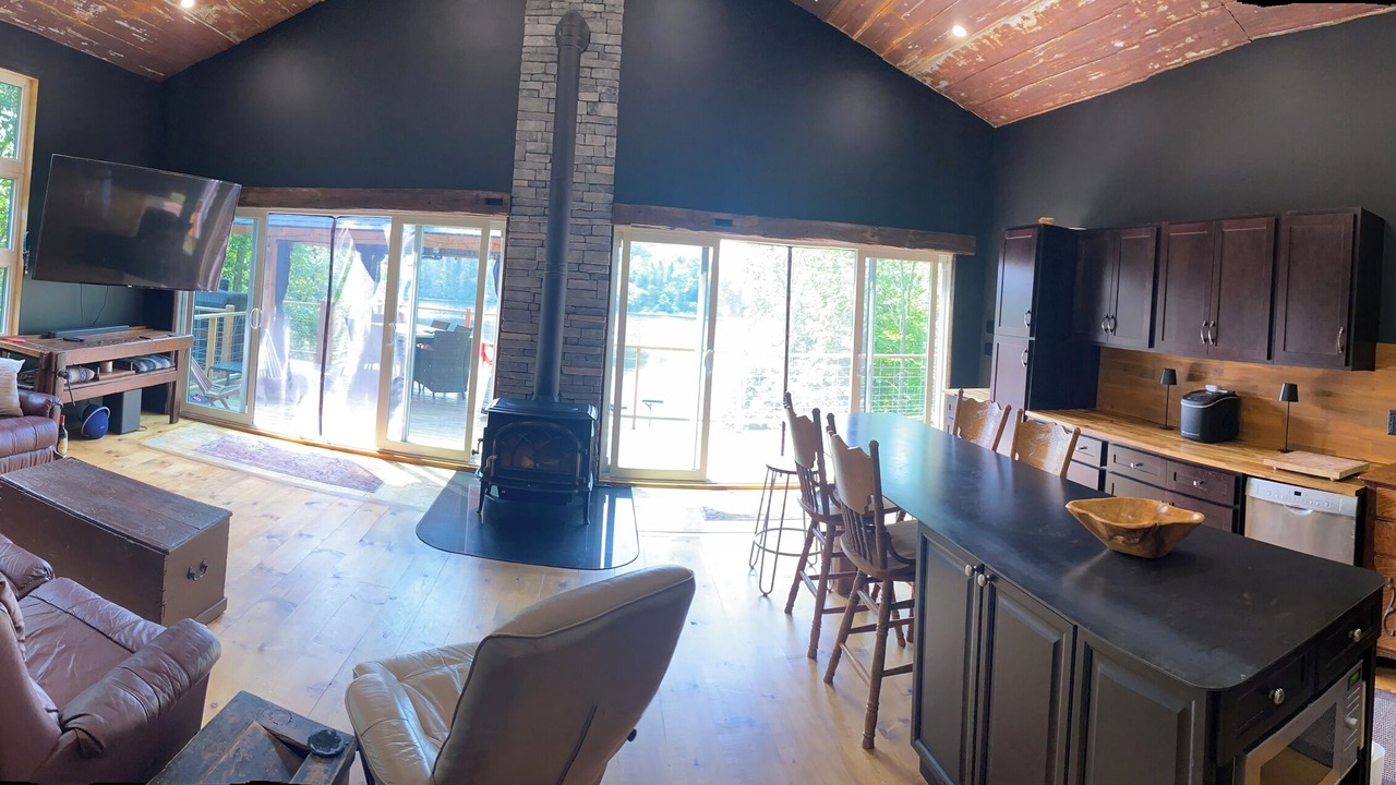 Photo of Livingroom in Unorganized Centre Parry Sound