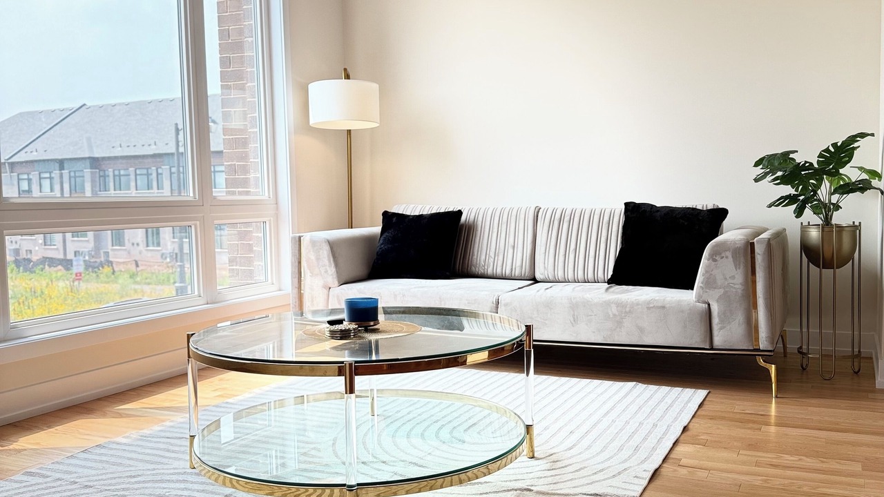Photo of Livingroom in Oakville