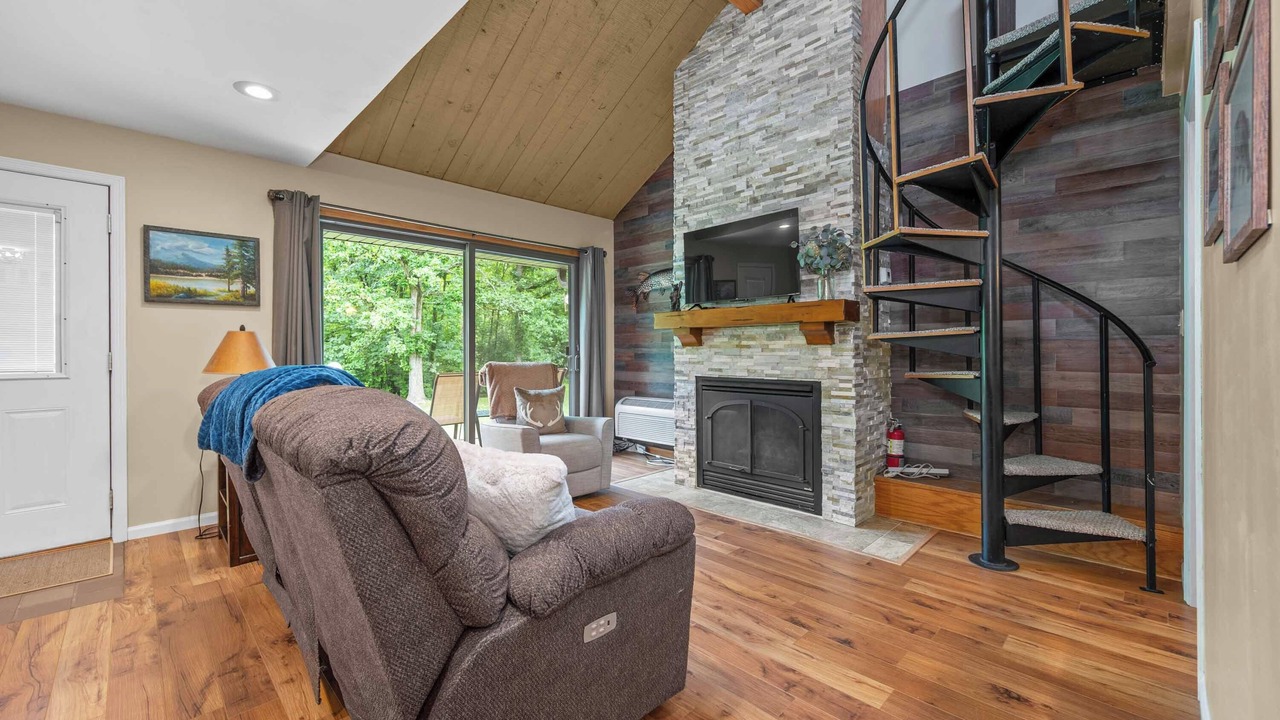Photo of Livingroom in Hill City