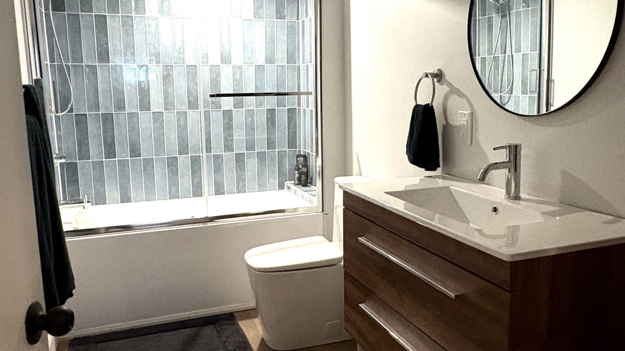 Photo of Bathroom in Carlingwood - McKellar Park - Laurentien View