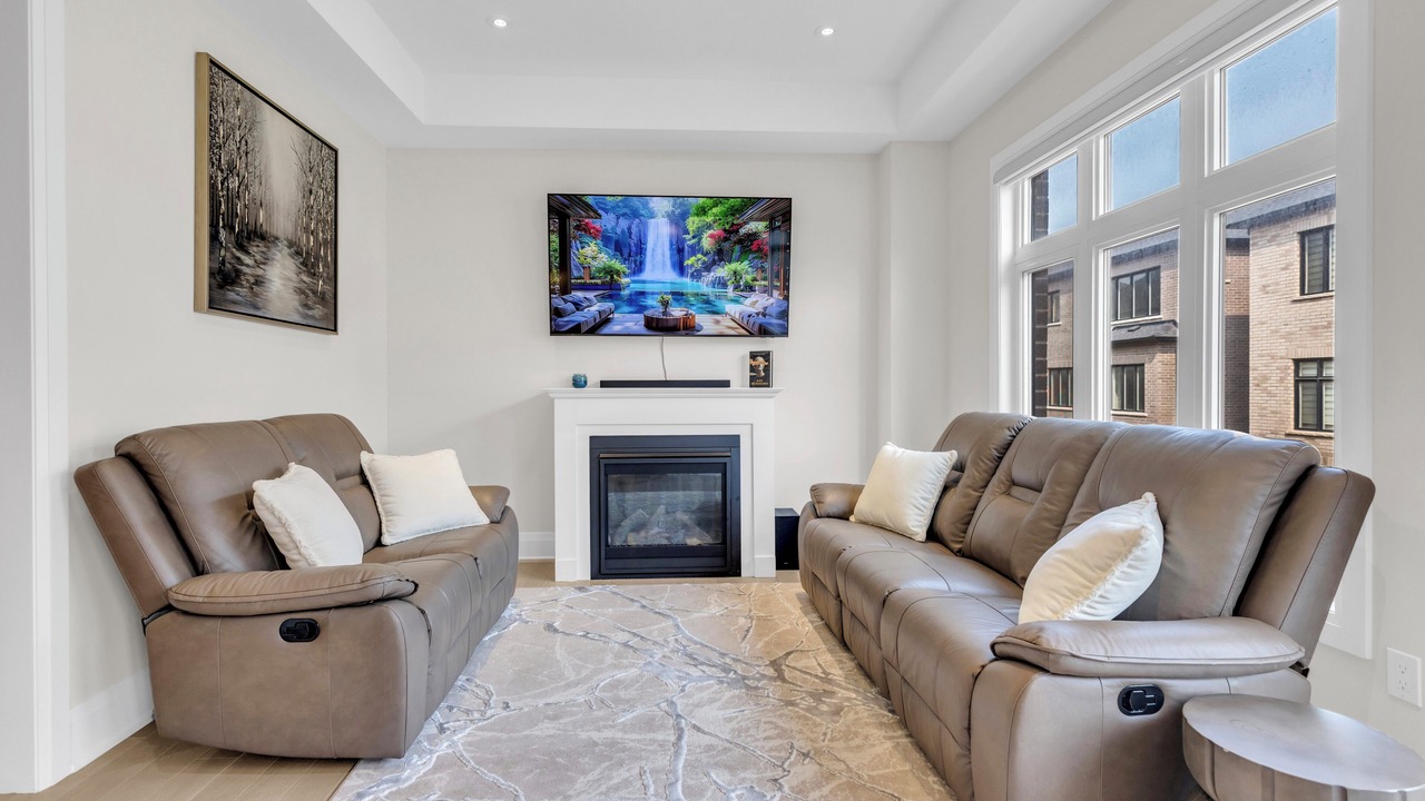 Photo of Livingroom in Oakville