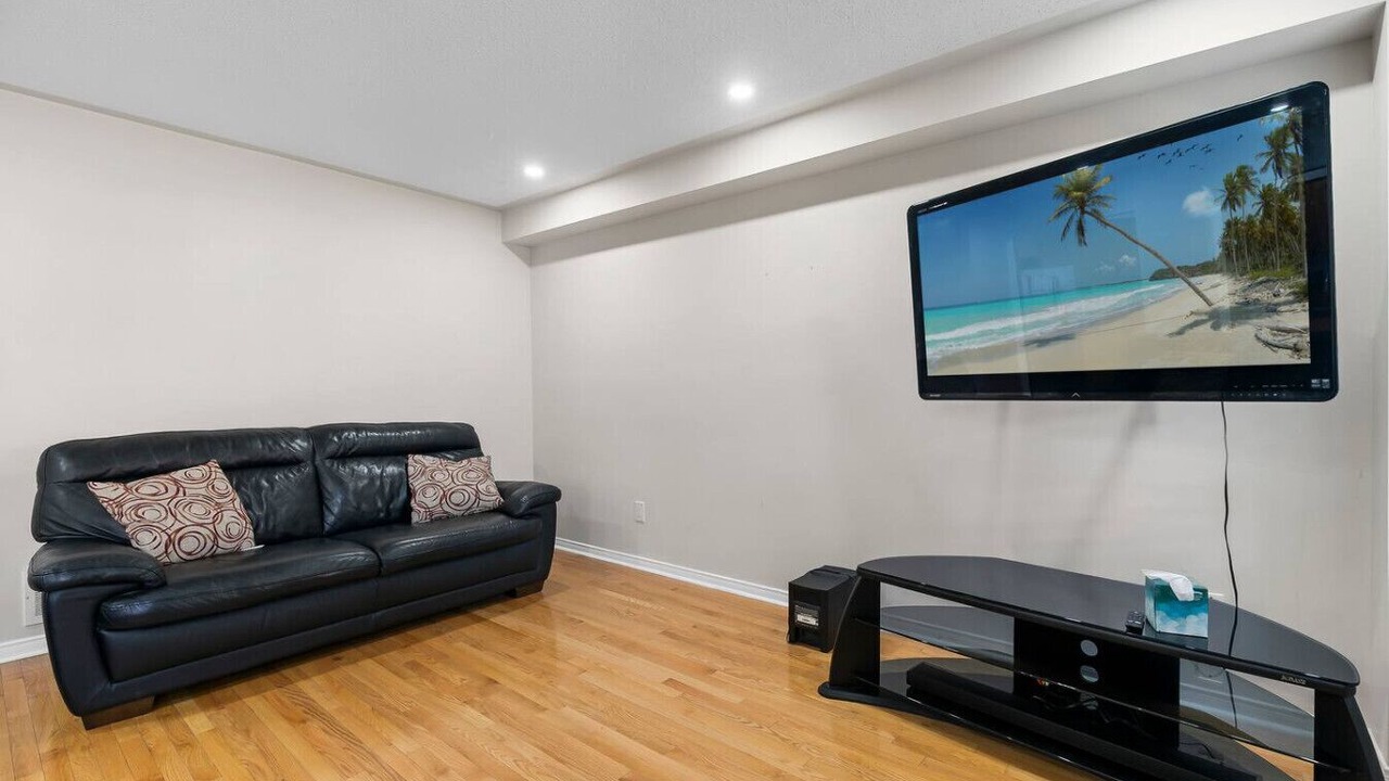 Photo of Livingroom in Churchill Meadows