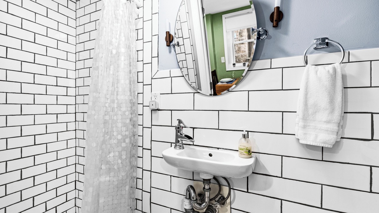 Photo of Bathroom in Endion