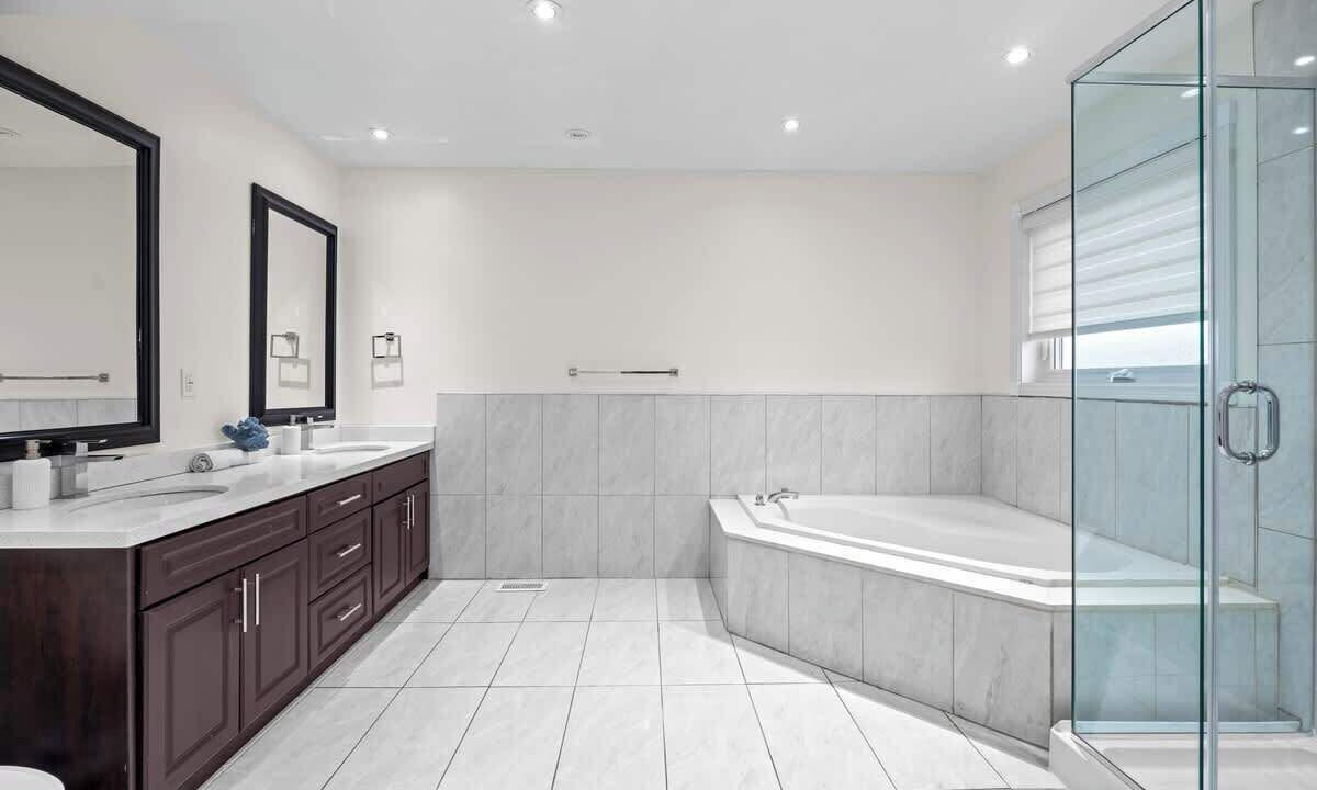 Photo of Bathroom in Hurontario