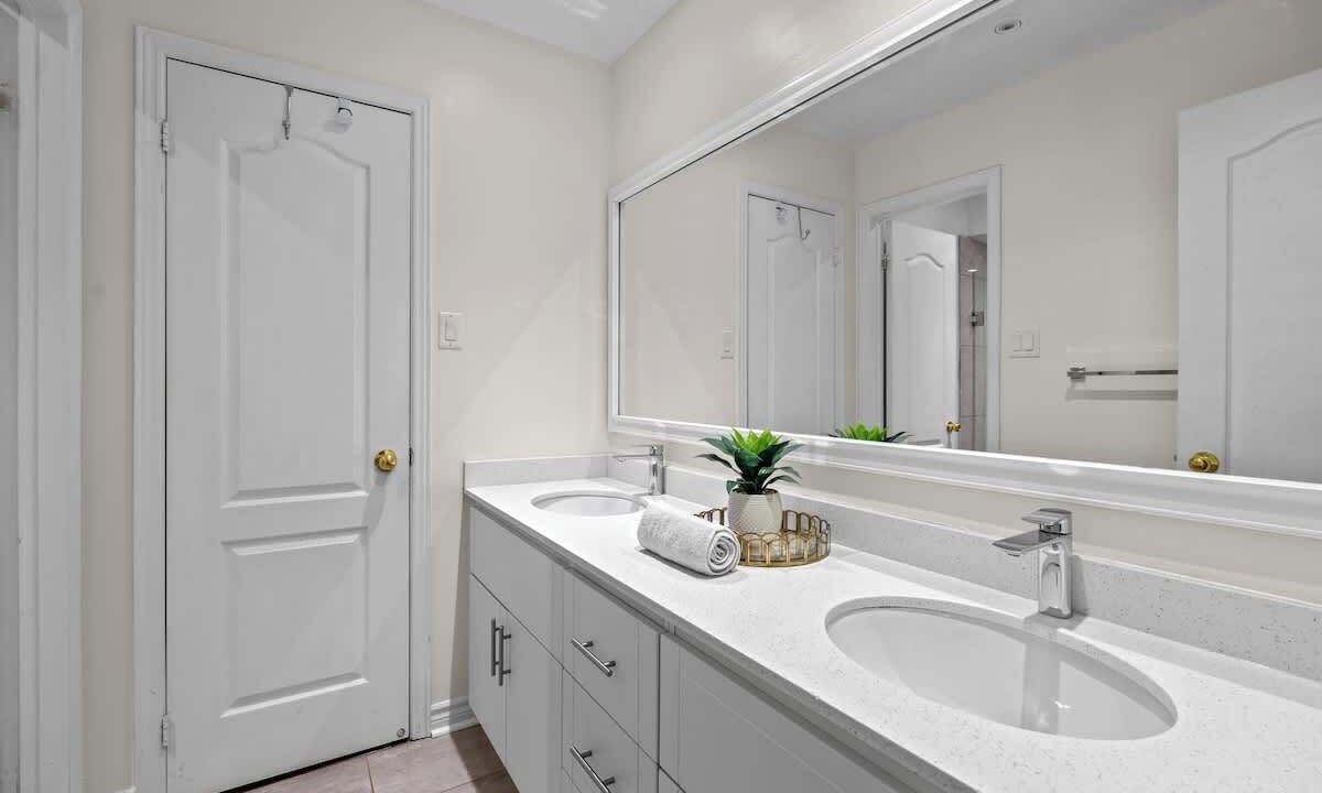 Photo of Bathroom in Hurontario