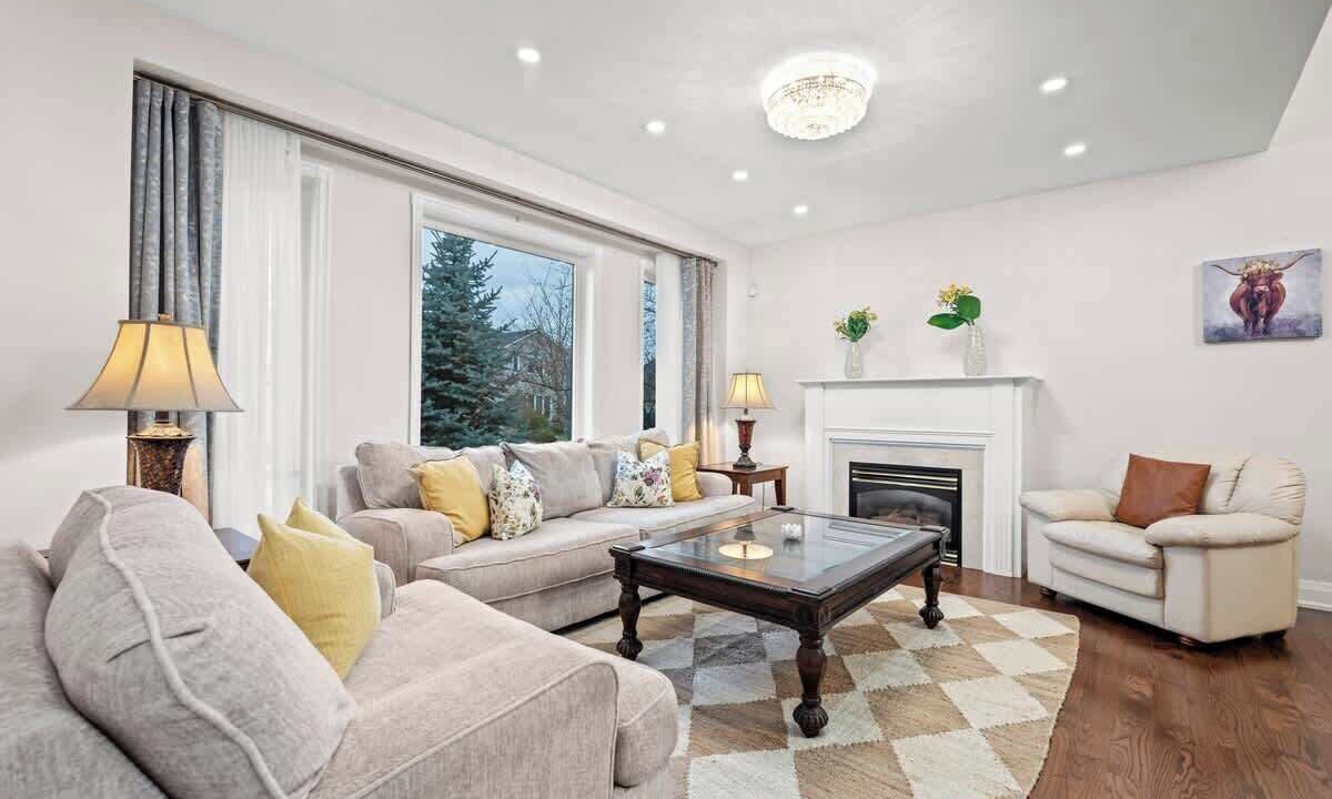 Photo of Livingroom in Hurontario