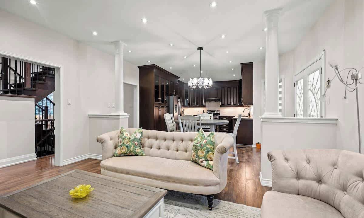 Photo of Livingroom in Hurontario