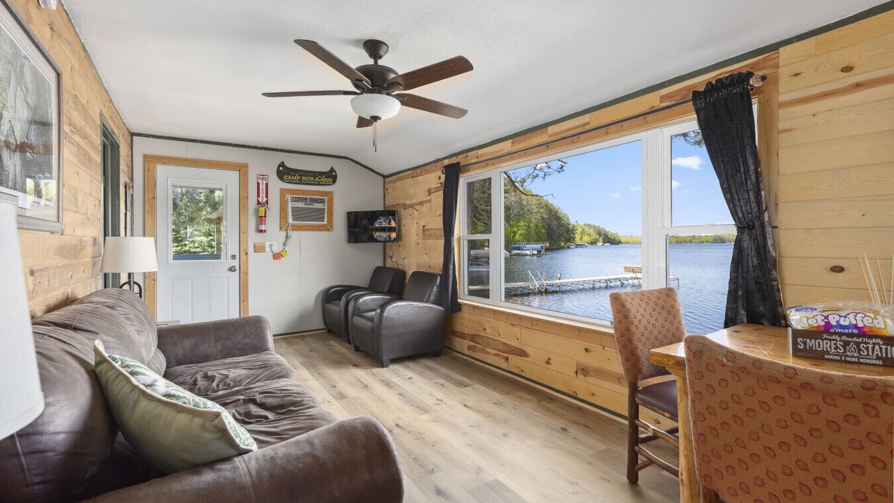 Photo of Livingroom in Emily