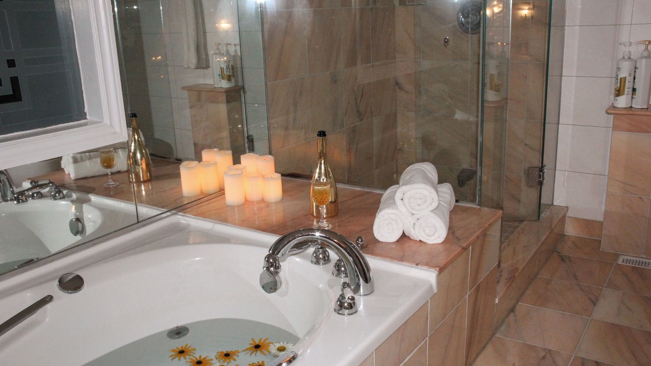 Photo of Bathroom in Bayview Woods - Steeles