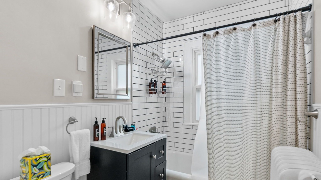 Photo of Bathroom in Lynnhurst