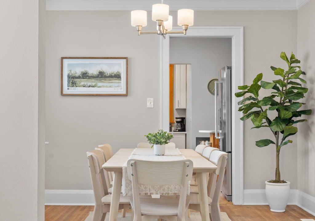 Photo of Livingroom in Lynnhurst