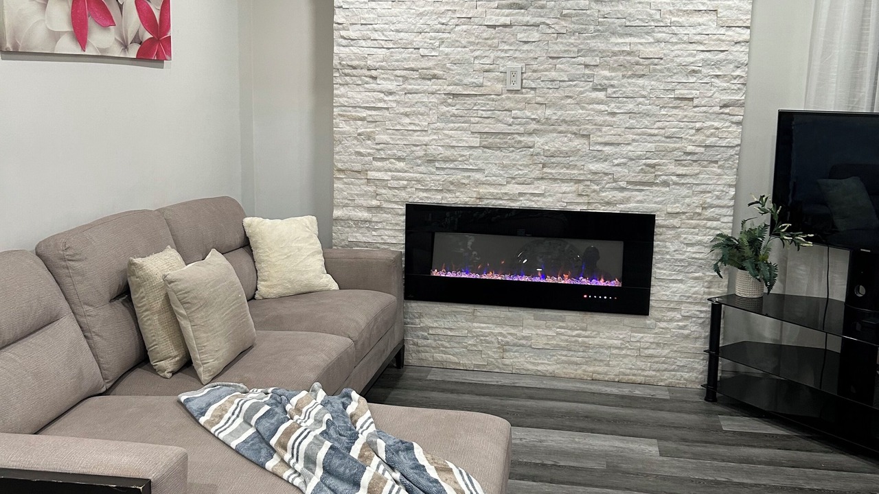 Photo of Livingroom in Durham Region