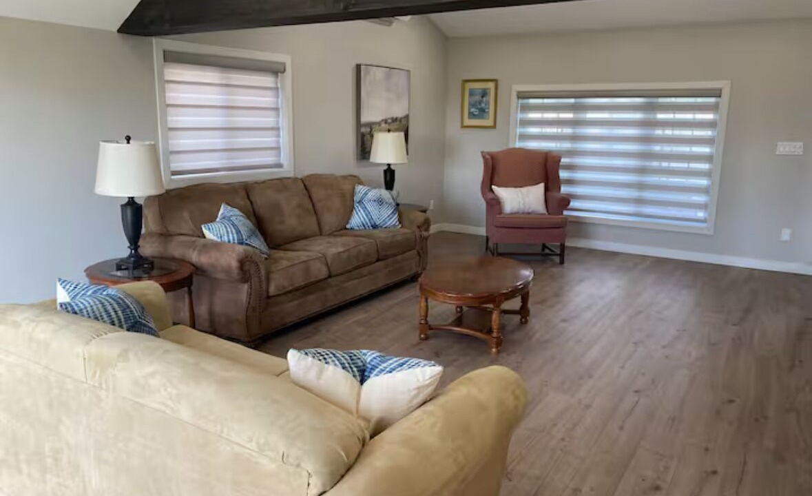 Photo of Livingroom in Mooretown