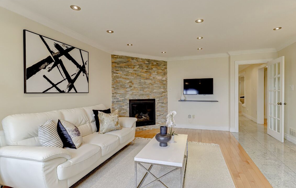 Photo of Livingroom in East Credit