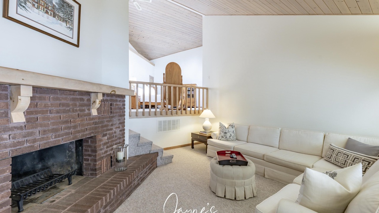 Photo of Livingroom in Port Carling