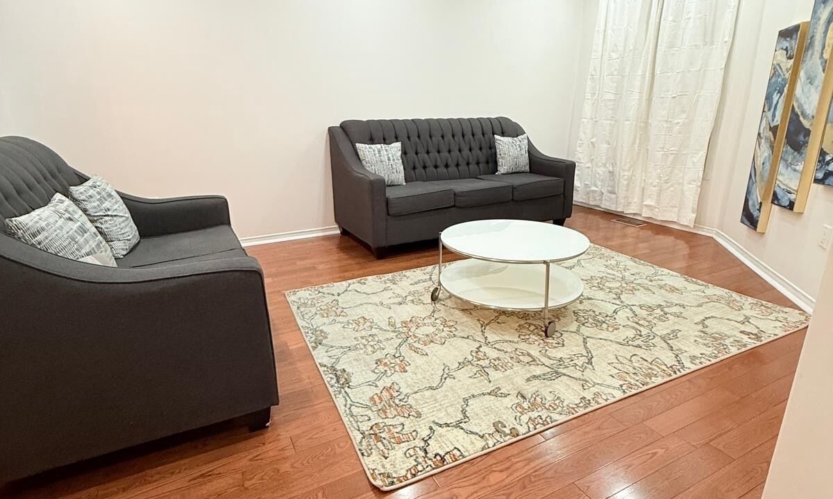 Photo of Livingroom in Erin Mills
