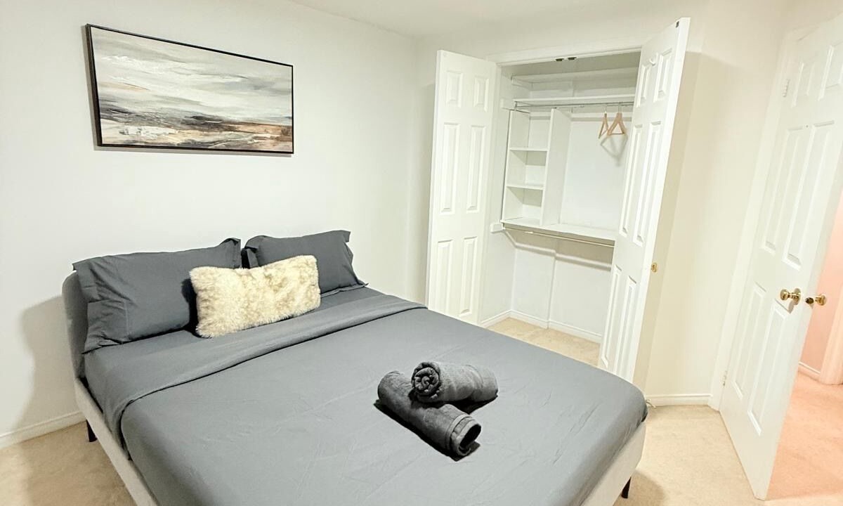 Photo of Bedroom in Erin Mills