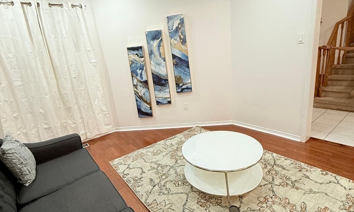 Photo of Livingroom in Erin Mills