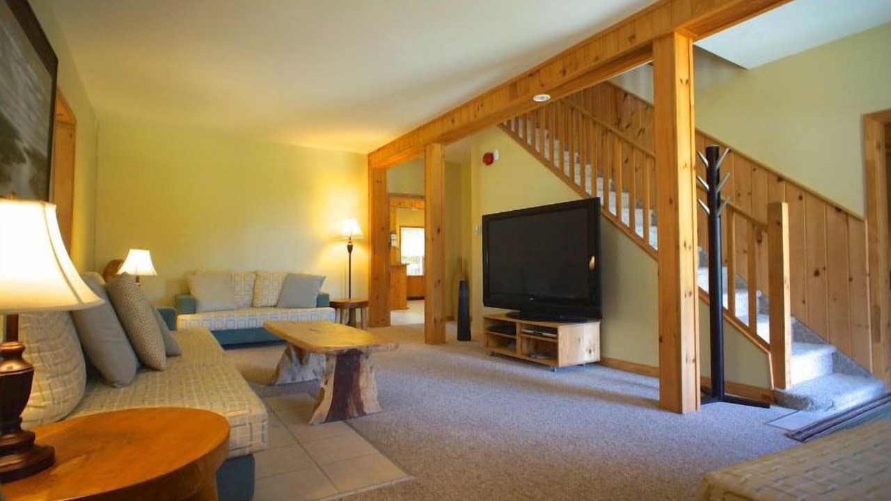 Photo of Livingroom in North Frontenac