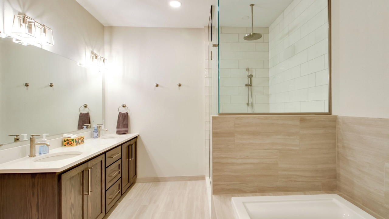 Photo of Bathroom in Lake Shore