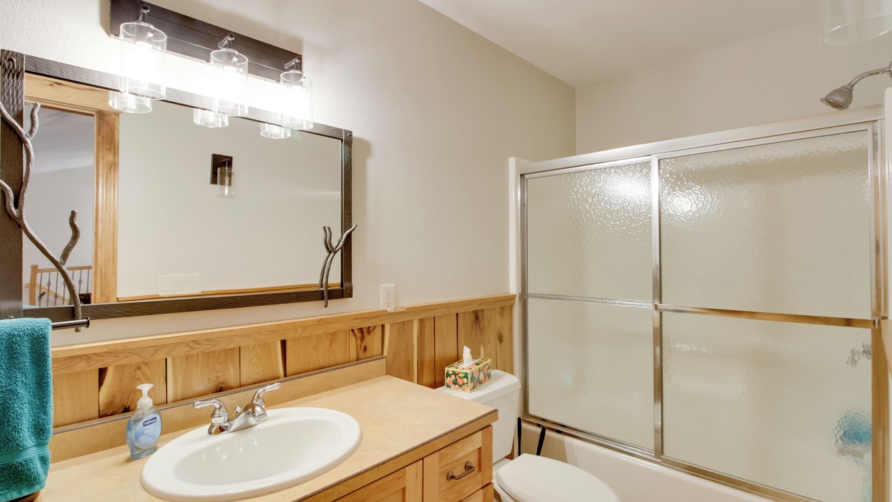 Photo of Bathroom in Lake Shore
