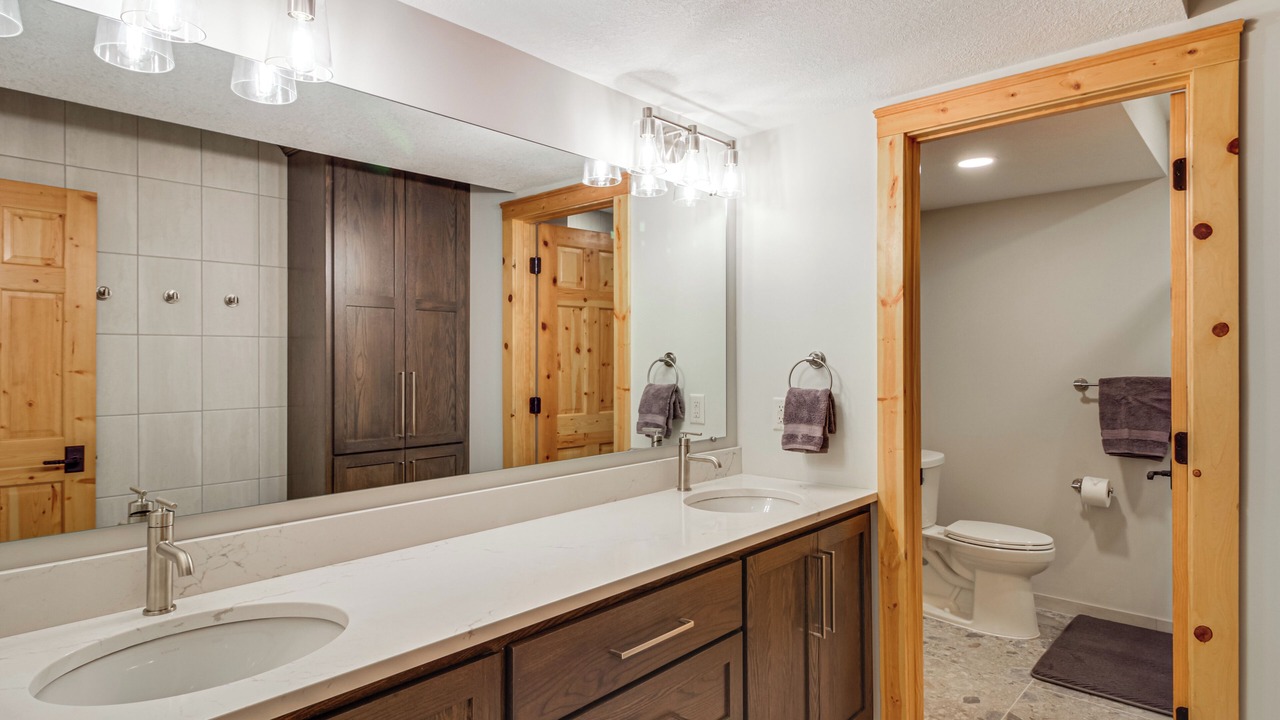 Photo of Bathroom in Lake Shore