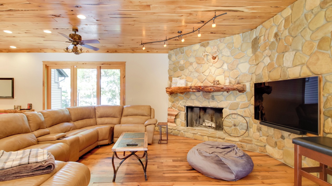 Photo of Bedroom in Lake Shore