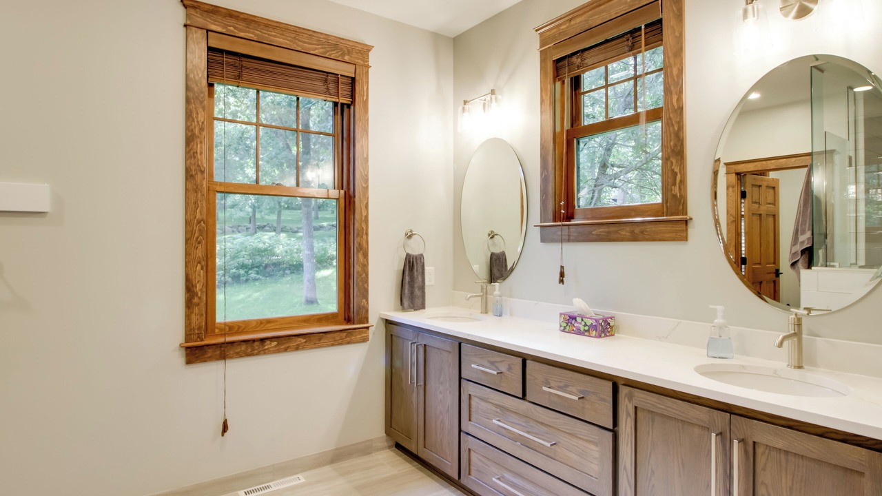 Photo of Bathroom in Lake Shore