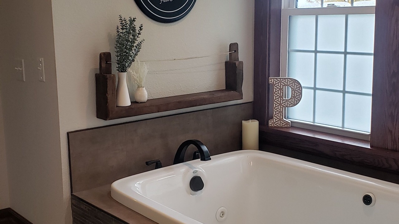 Photo of Bathroom in Lakeview