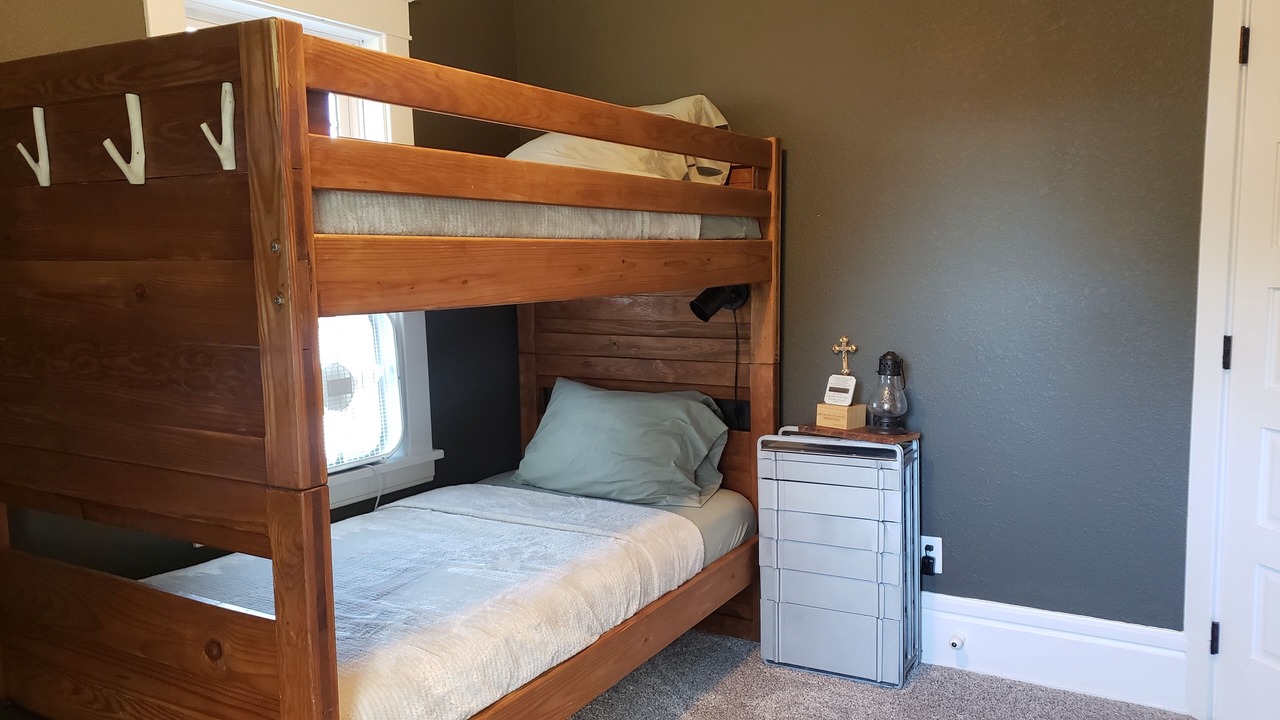 Photo of Bedroom in Lakeview