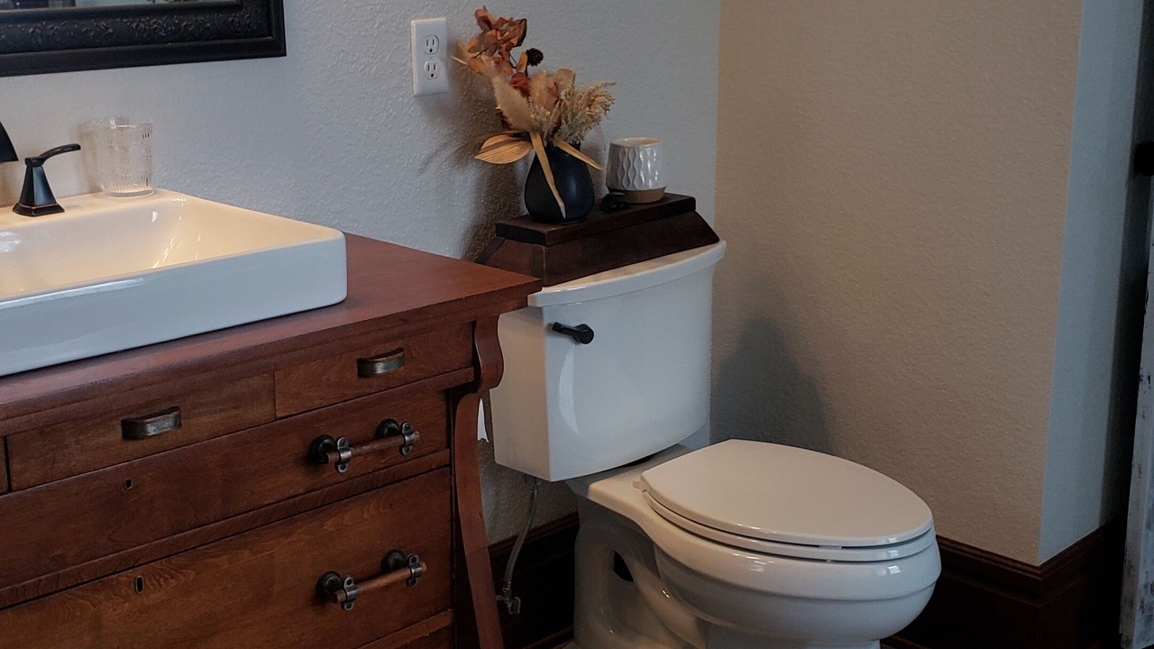 Photo of Bathroom in Lakeview