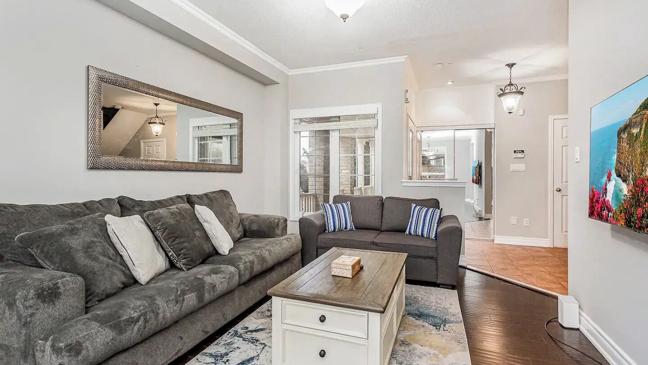 Photo of Livingroom in Richmond Hill