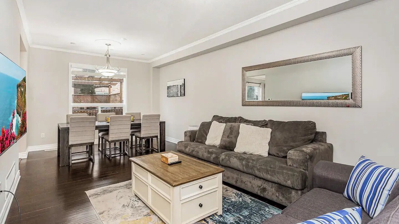 Photo of Livingroom in Richmond Hill