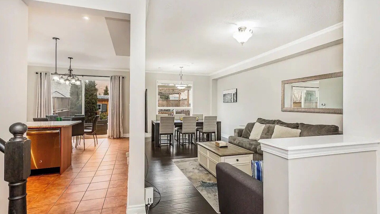 Photo of Livingroom in Richmond Hill