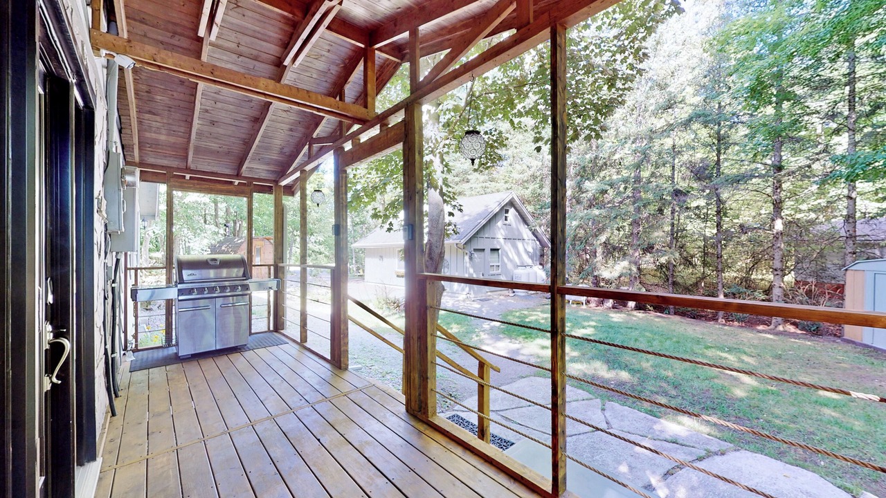 Photo of Patio Balcony in Trent Lakes