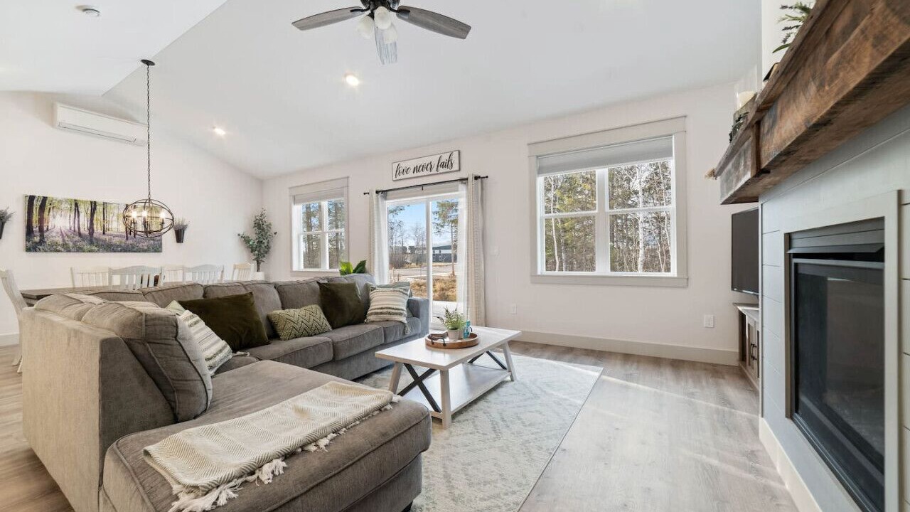 Photo of Livingroom in Hermantown