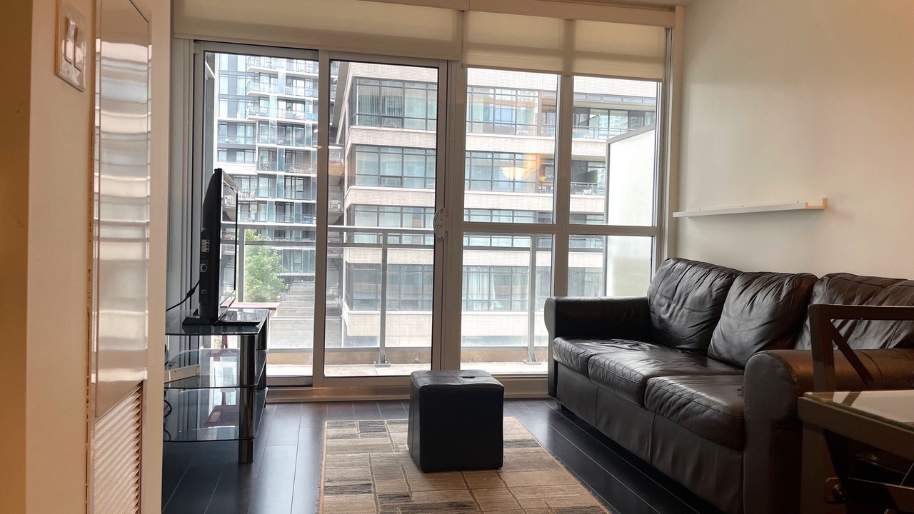 Photo of Livingroom in Toronto Entertainment District