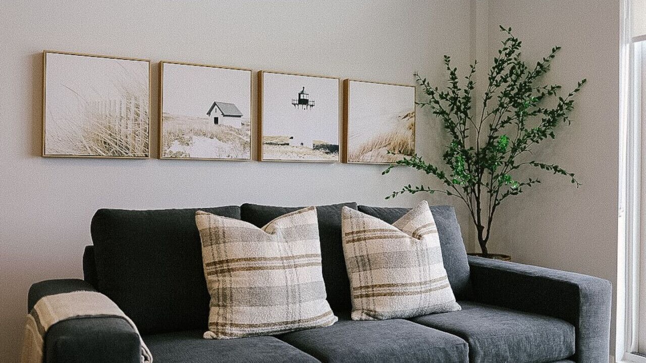 Photo of Livingroom in Grand Bend